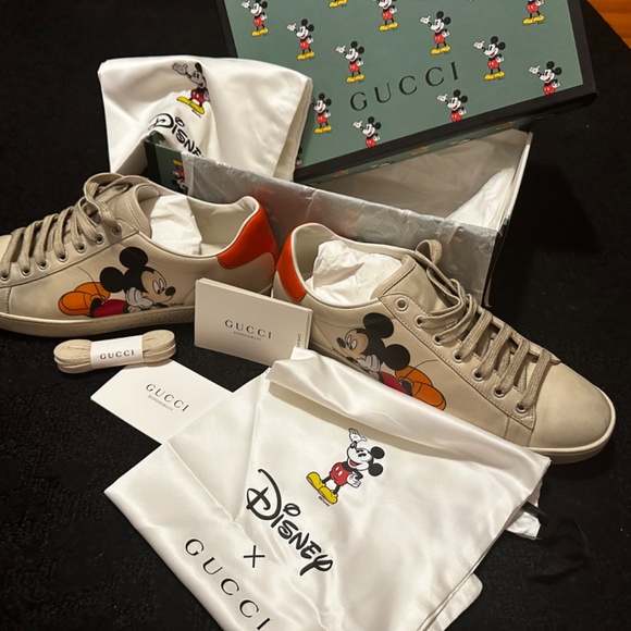 Gucci x Disney Mickey Mouse Sneakers - Picture 2 of 12